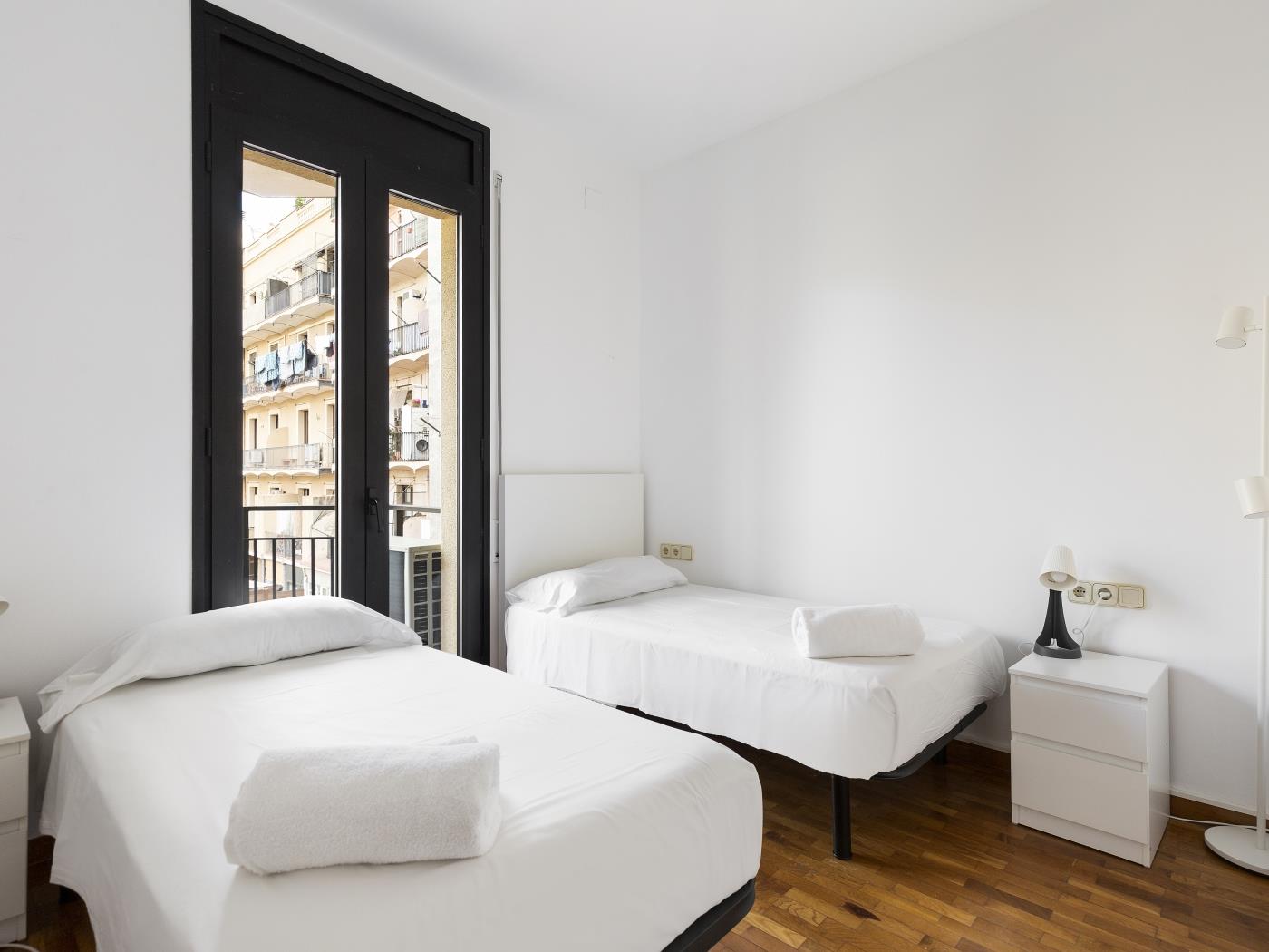 Charming apartment with capacity for 6 people in Consell de cent! - My Space Barcelona Apartments